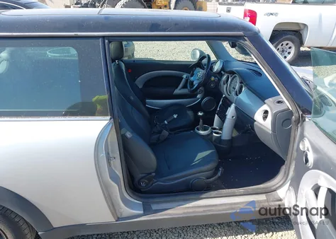 2006 Mini Cooper from USA, damaged, VIN WMWRC33566TK67106